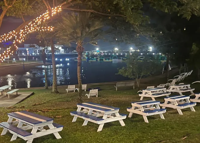 Luxury Waterfront Stay 1Bdr