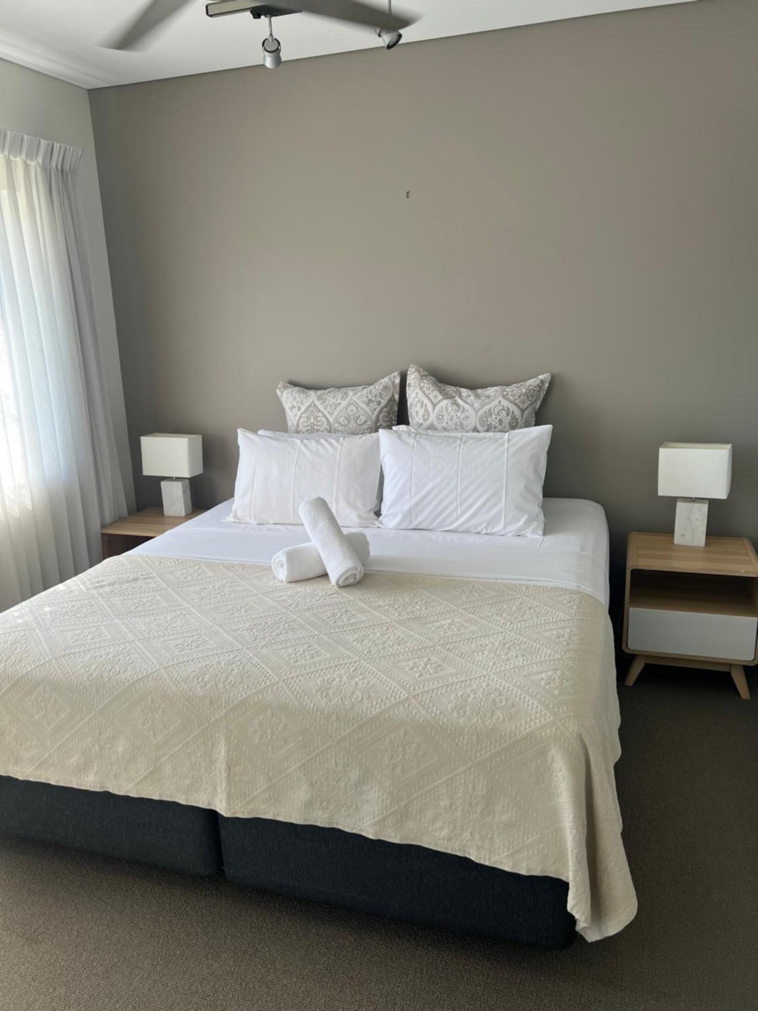 Luxury Waterfront 1bdr Apartment *